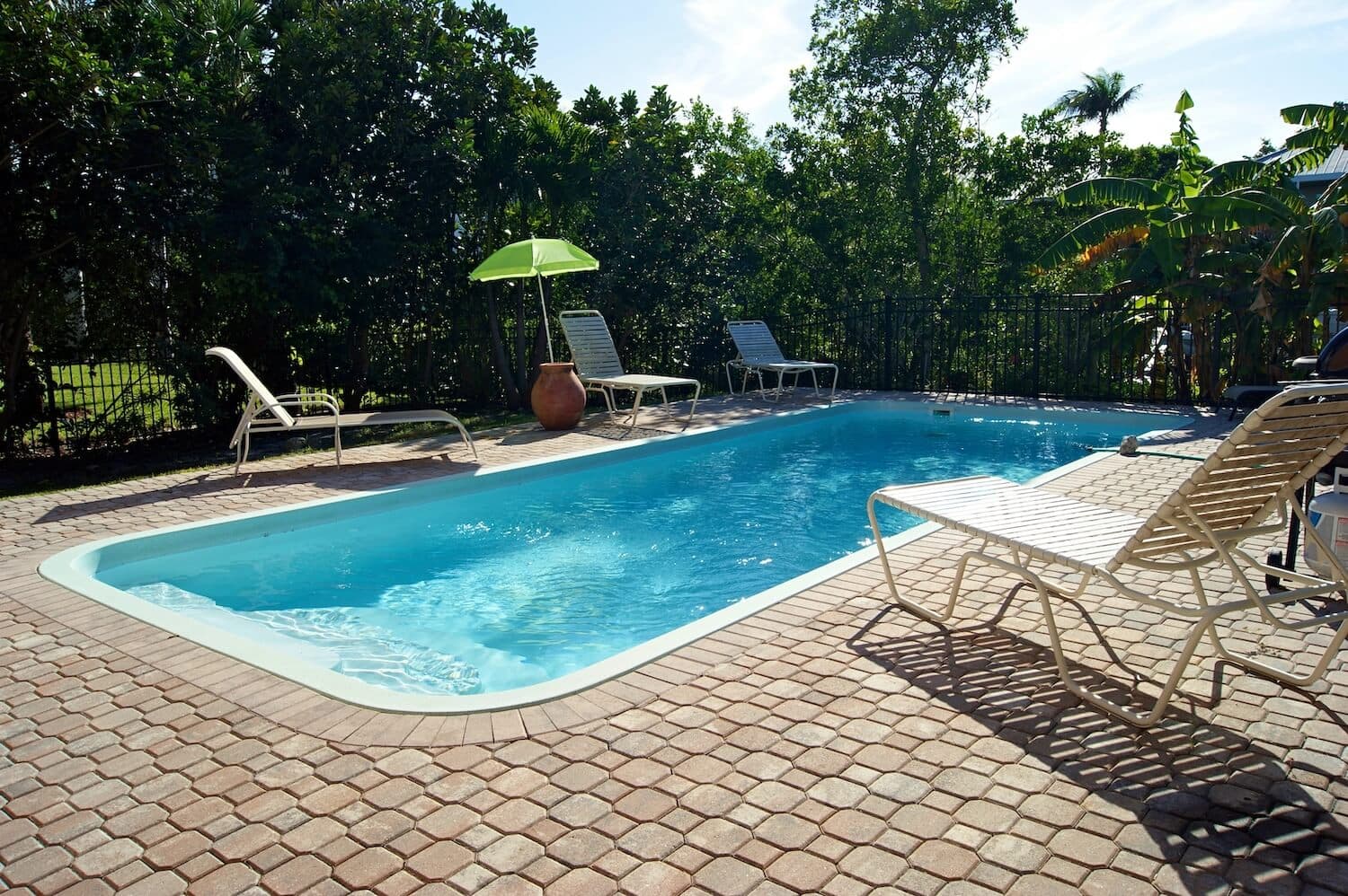 Safety and Style: The Benefits of Integrating Pavers into Your Pool Deck Design