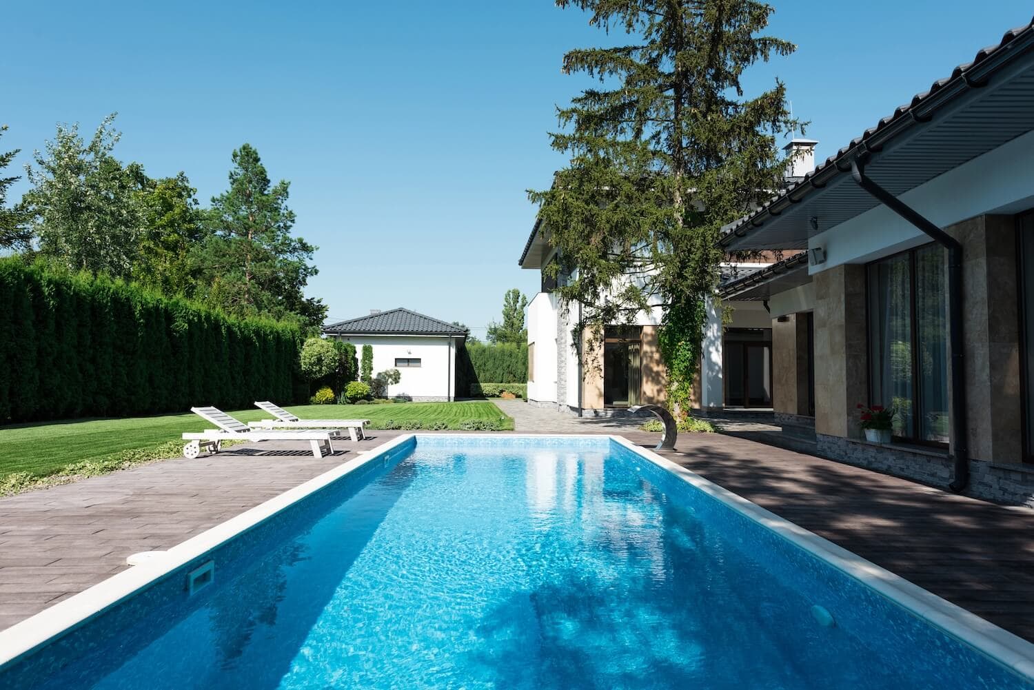 DIY Pool Deck Pavers vs. Professionals: Deciding What's Right for You