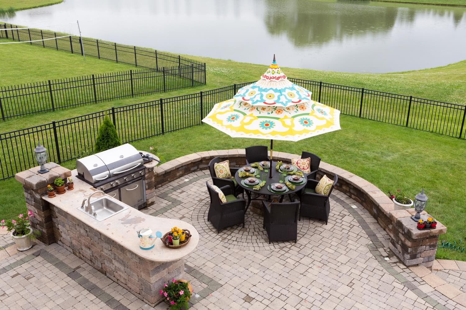 Dream to Reality Landscape: Why You Should Work with an Outdoor Living Contractor