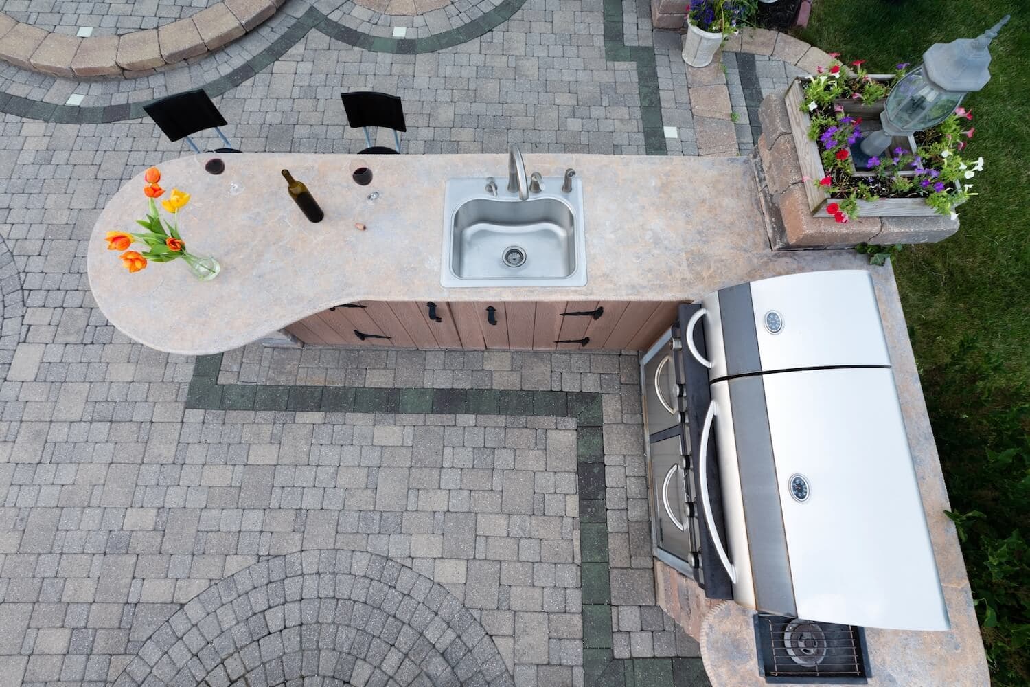 How to Hire the Best Outdoor Living Contractor to Build Your Dream Space