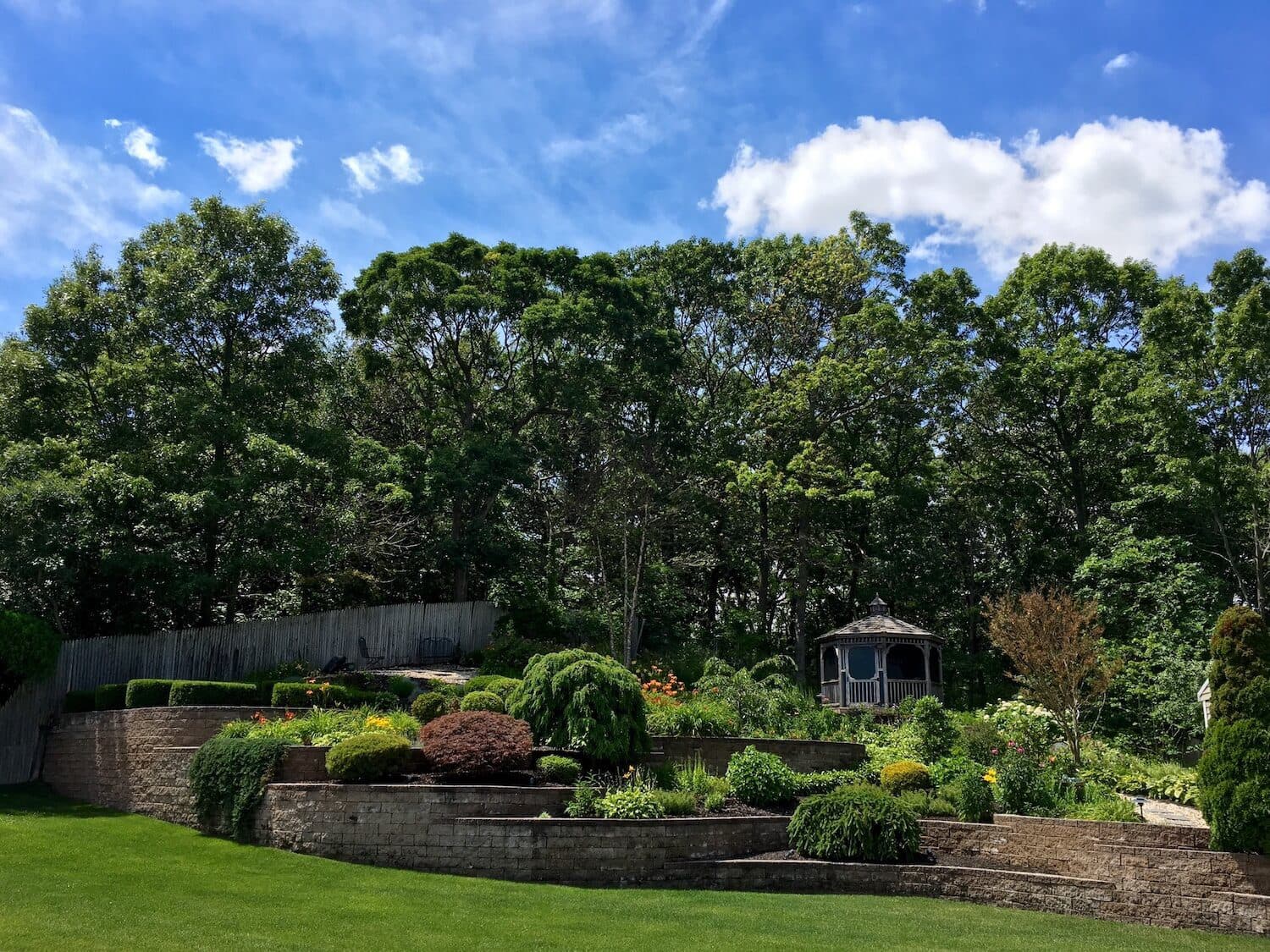 Level Up Your Landscape: The Power of Retaining Walls in Yard Makeovers