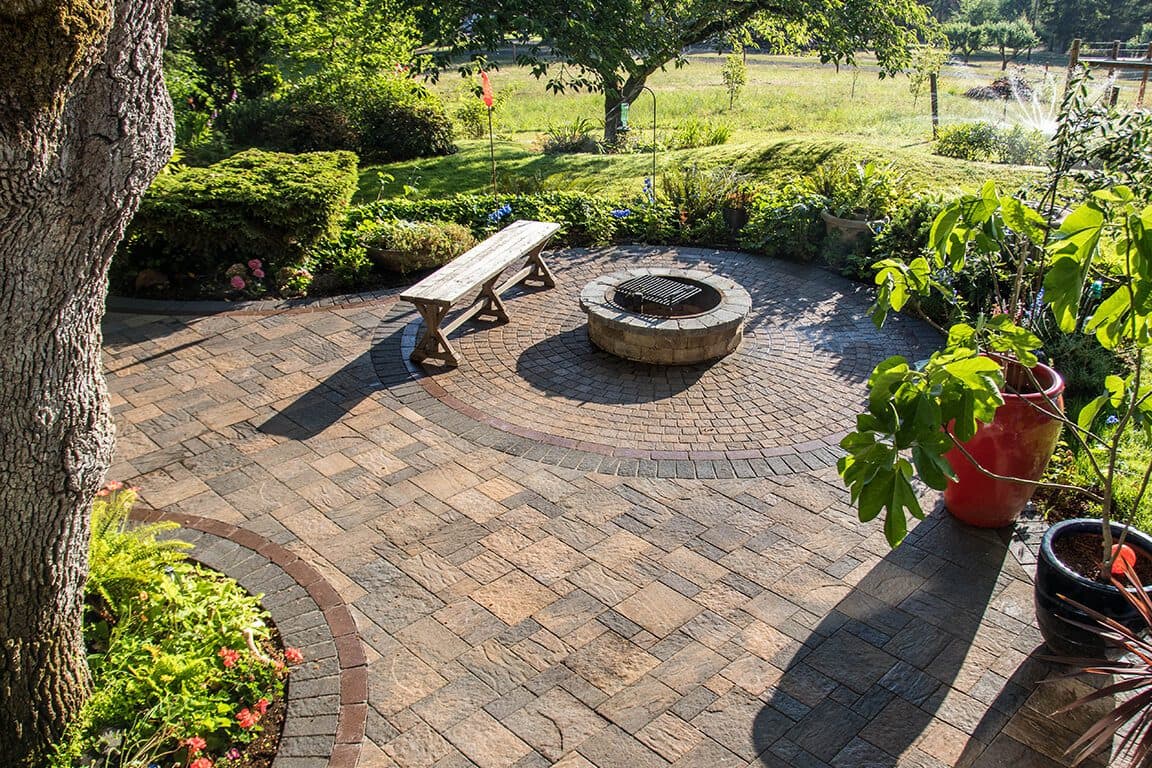Extend Outdoor Living Season With an Outdoor Fire Pit Installation